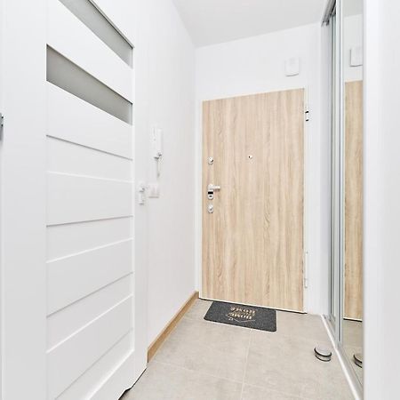 Apartment Wichrowa With Free Garage Wroclaw By Noclegi Renters エクステリア 写真