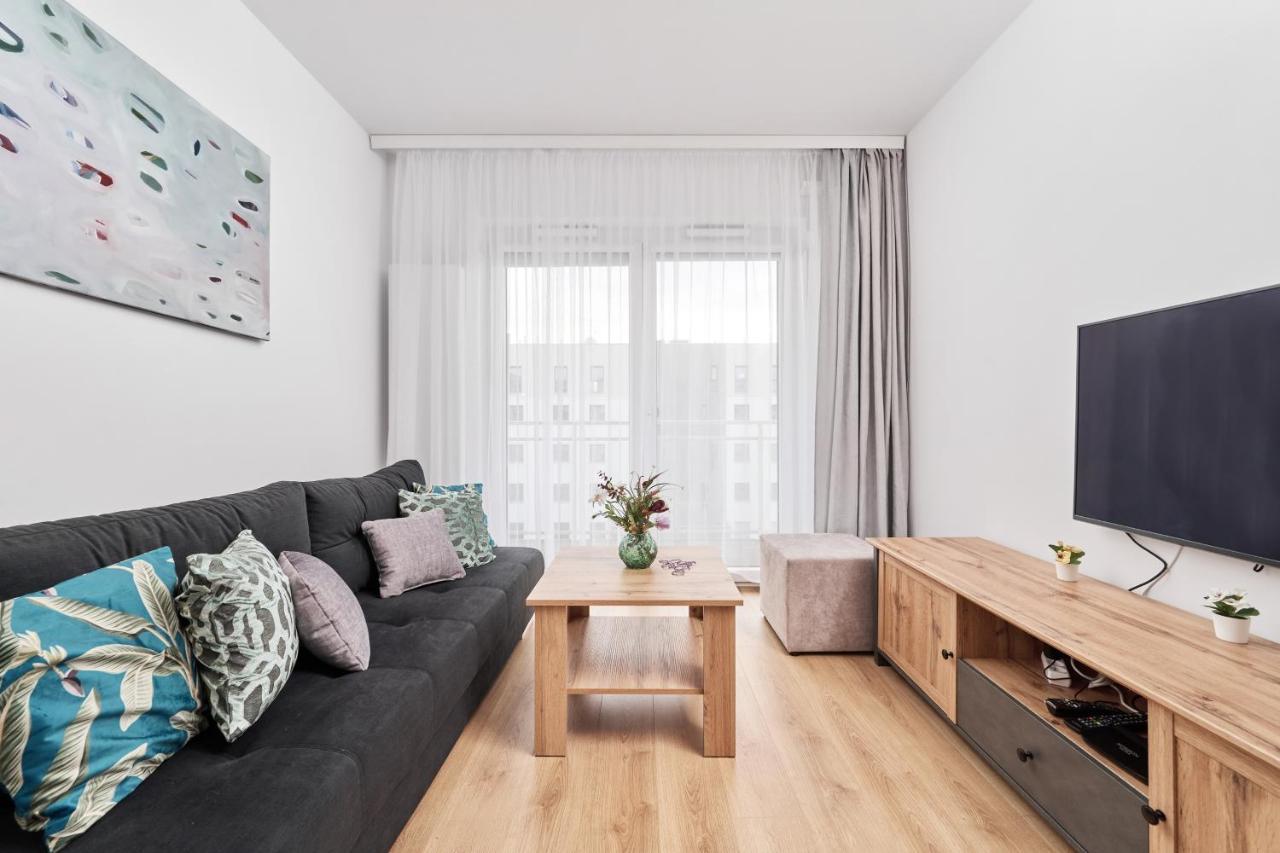 Apartment Wichrowa With Free Garage Wroclaw By Noclegi Renters エクステリア 写真