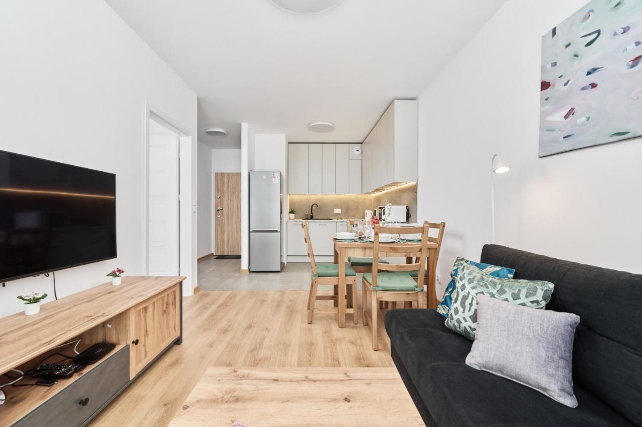 Apartment Wichrowa With Free Garage Wroclaw By Noclegi Renters エクステリア 写真