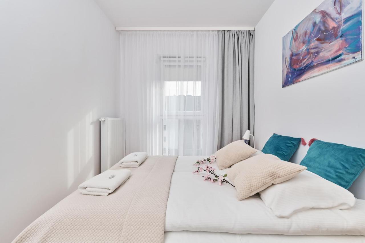 Apartment Wichrowa With Free Garage Wroclaw By Noclegi Renters エクステリア 写真