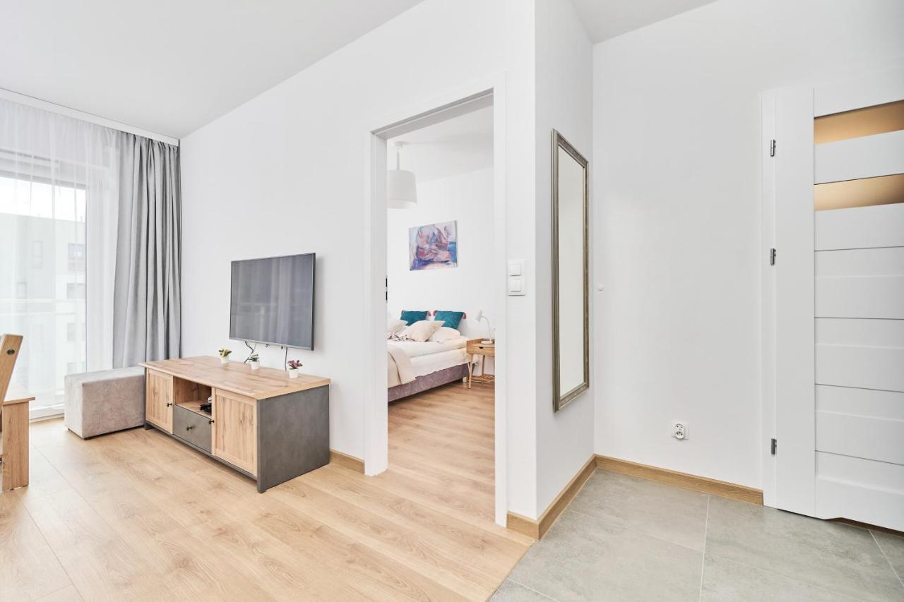 Apartment Wichrowa With Free Garage Wroclaw By Noclegi Renters エクステリア 写真