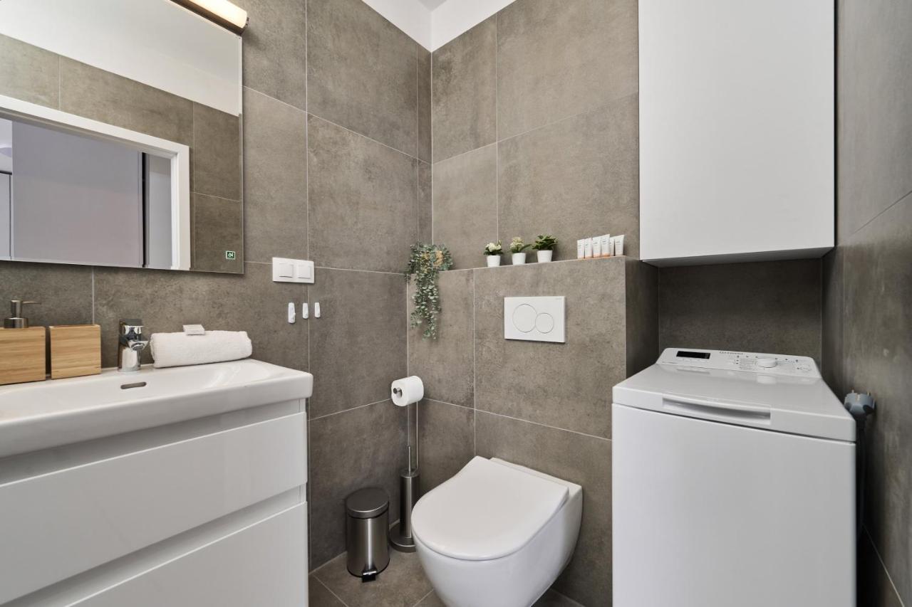 Apartment Wichrowa With Free Garage Wroclaw By Noclegi Renters エクステリア 写真