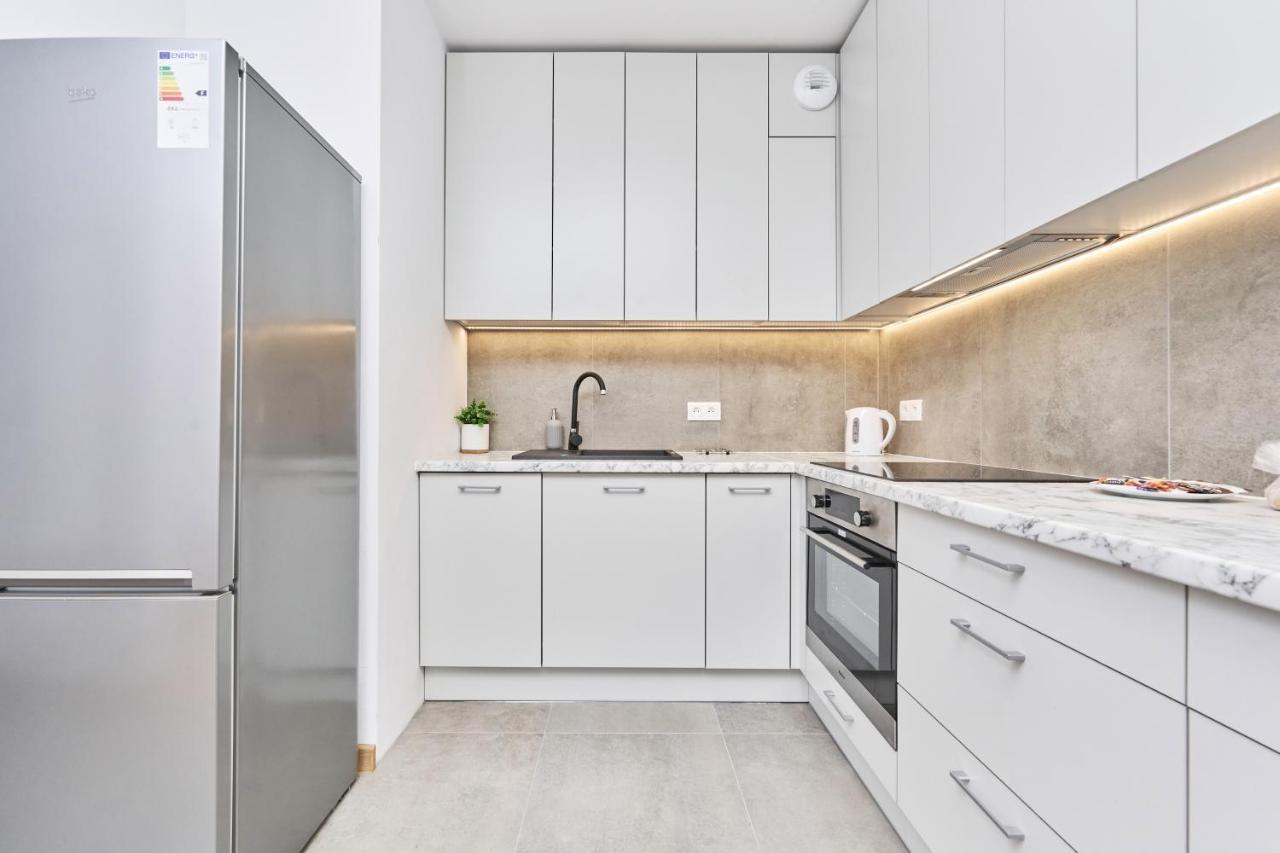 Apartment Wichrowa With Free Garage Wroclaw By Noclegi Renters エクステリア 写真