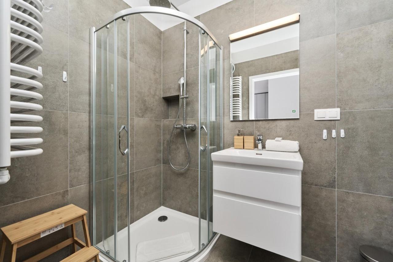 Apartment Wichrowa With Free Garage Wroclaw By Noclegi Renters エクステリア 写真