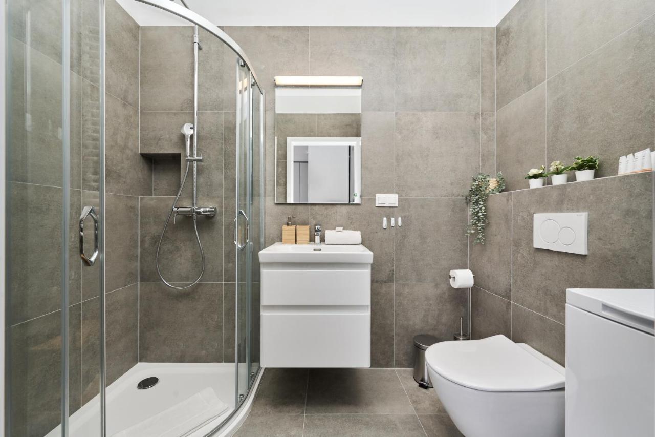 Apartment Wichrowa With Free Garage Wroclaw By Noclegi Renters エクステリア 写真